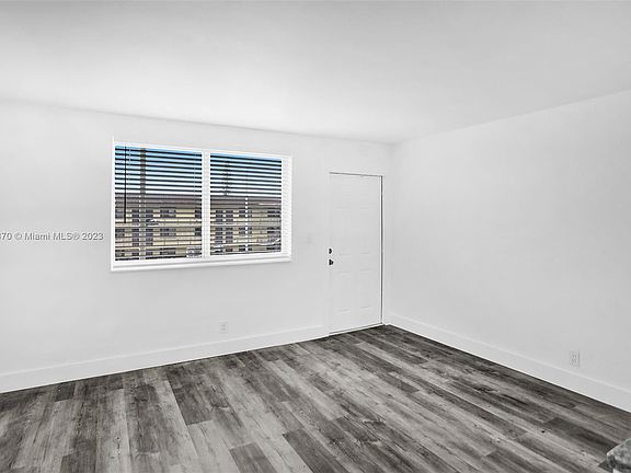 4th image of 14190 W Dixie Hwy #15