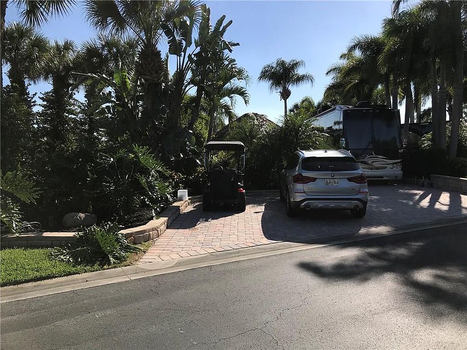 1st image of 384 NW Boundary Dr