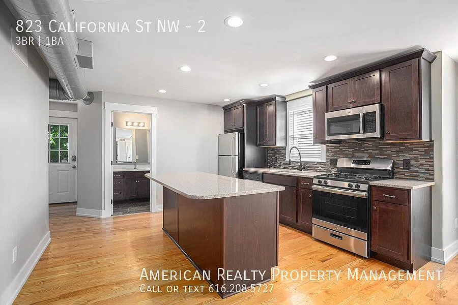 3 bed, 1044 sqft, $1,900 — Photo 3