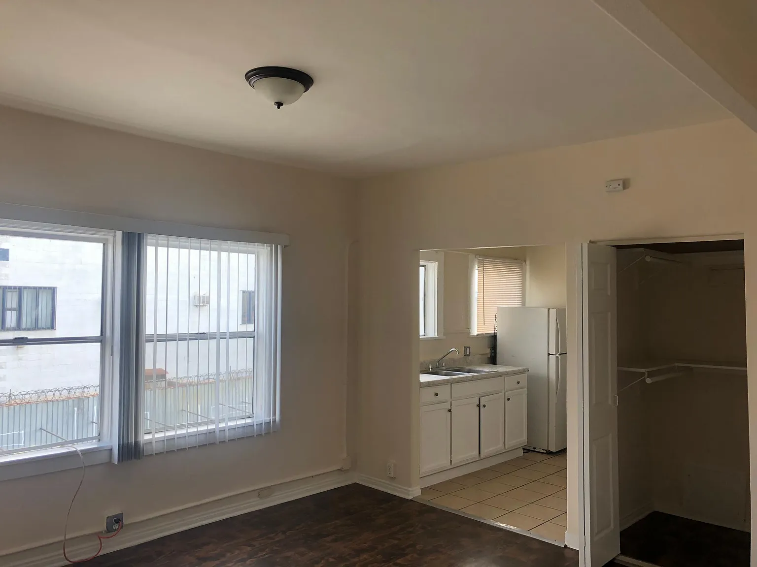 Studio, 400 sqft, $1,325 — Photo 2
