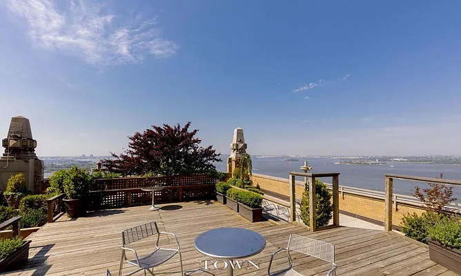 Rented by Town Residential | media 27