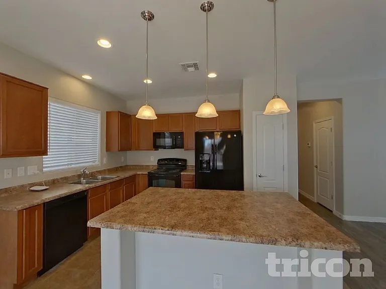 21338 N Denver Ct — Photo 6