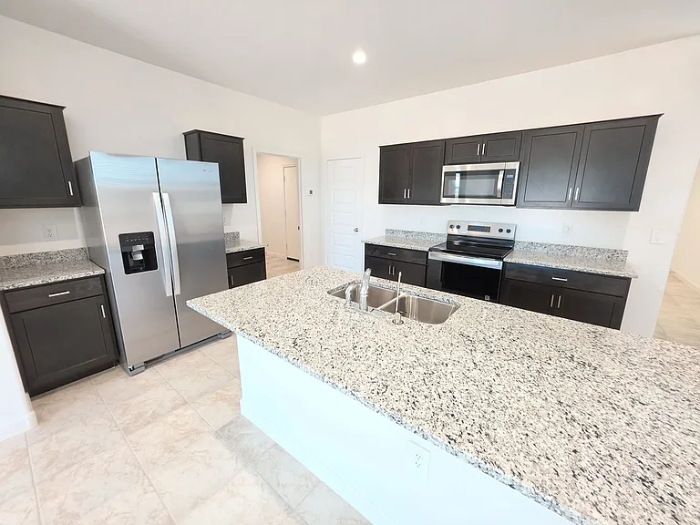 2844 W Shepperd Ave — Photo 6