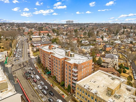 3rd image of 24120 Northern Blvd