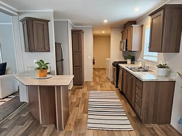63 Tulip, Belleville, MI