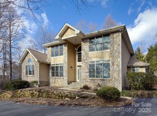 101 Pinnacle Peak Ln, Flat Rock, NC 28731