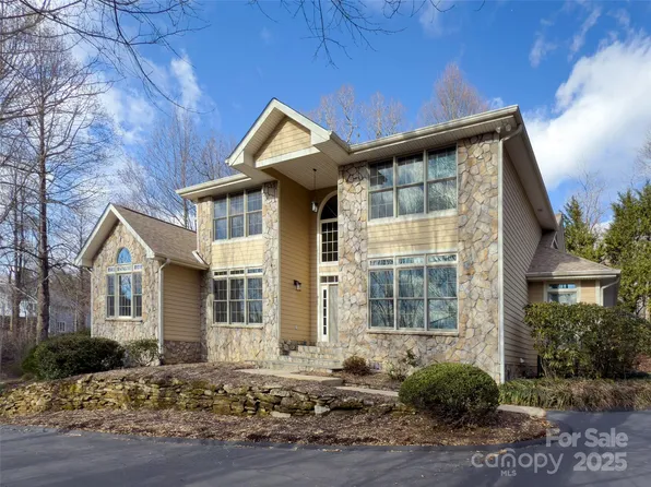 101 Pinnacle Peak Ln, Flat Rock, NC 28731