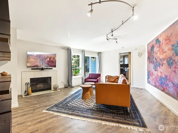3045 20th Avenue W #202, Seattle, WA 98199