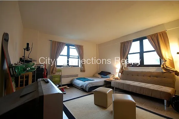 Rented by City Connections Realty | media 9