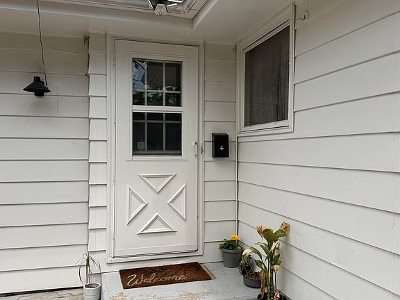 3rd image of 1101 Elliott St