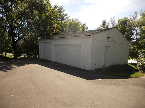Detached Garage