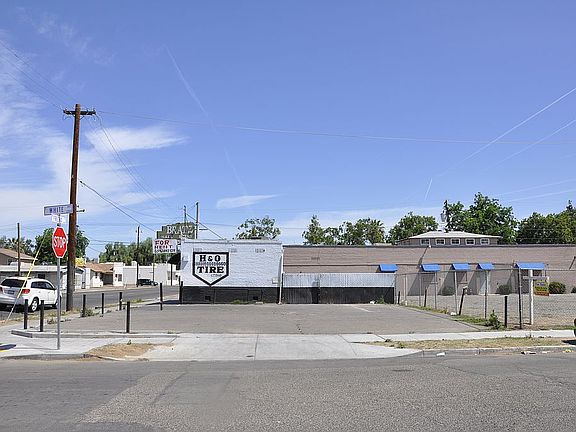 4th image of 608 N Fresno St