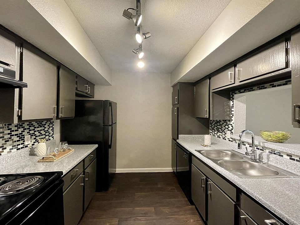 1st image of 2310 Crescent Park Dr #1106