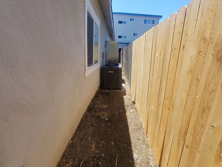 550-554 556 Foothill Blvd — Photo 96