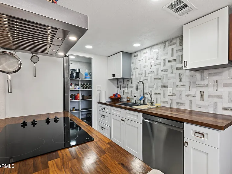 5430 W Culver St — Photo 3