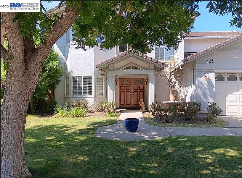 1st image of 425 Cecelio Way