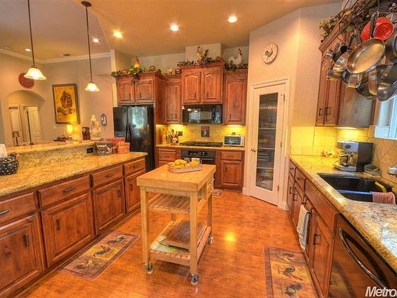 3rd image of 3703 Merrywood Ln