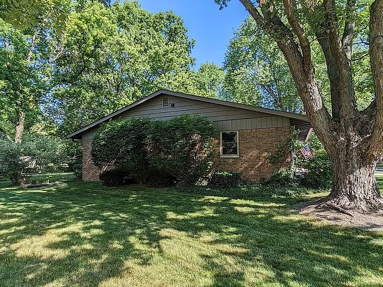8238 Taunton Rd — Photo 9