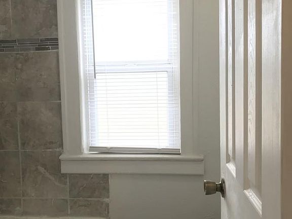 4th image of 1847 E 87th St #301