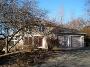 318 Middle St, Amherst, MA 01002