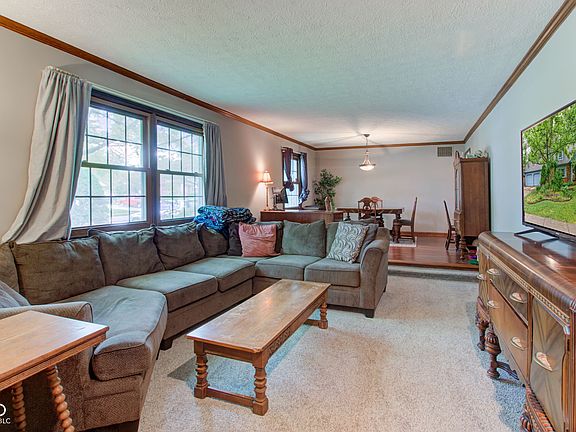 5th image of 637 Elm Dr