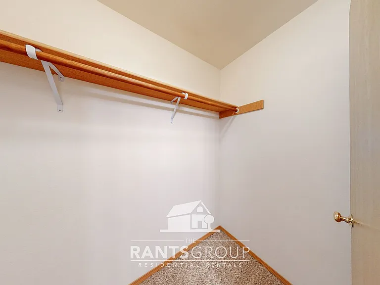 695R — Photo 24
