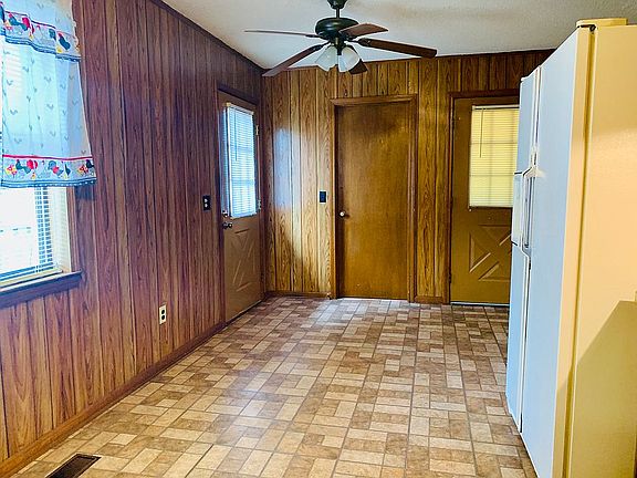 Kitchen / Dining Area