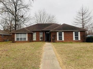 904 Village Dr, Lavaca, AR 72941