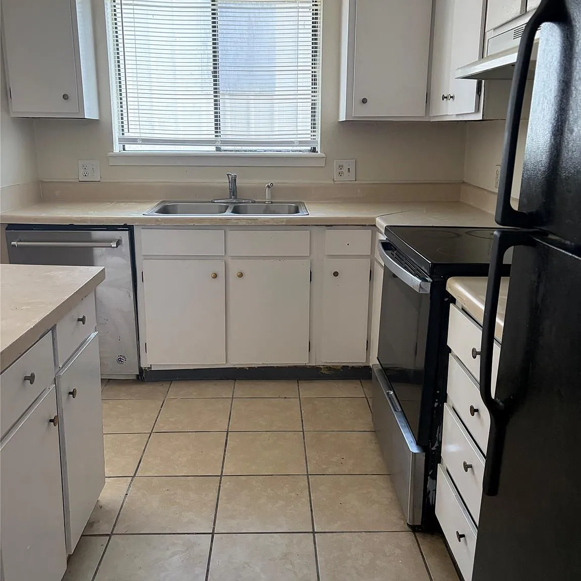 2 bed, 1.0 bath, 938 sqft, $1,350 — Photo 4