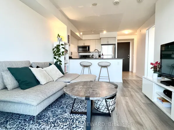 8 Trent Ave #912, Toronto, ON M4C 0A6