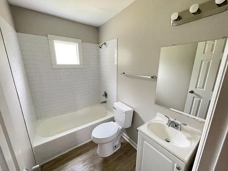 University Crossings Apartments — Photo 24