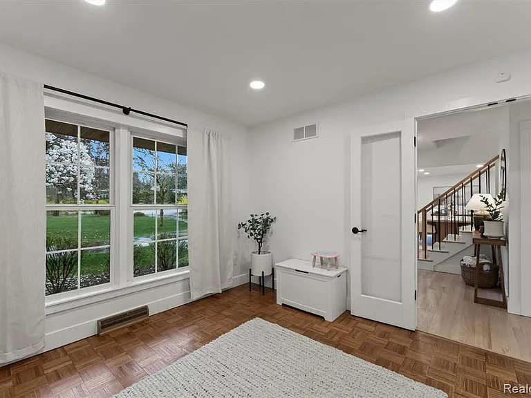 1935 Hillwood Dr — Photo 18