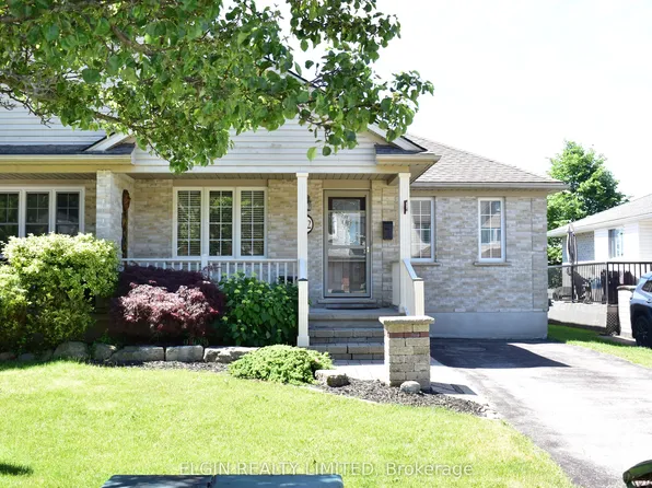 22 Axford Pkwy, Saint Thomas, ON N5R 6E6