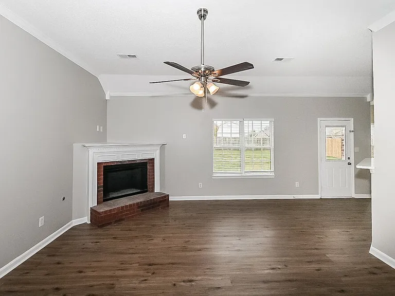 2785 Pinnacle Dr — Photo 3