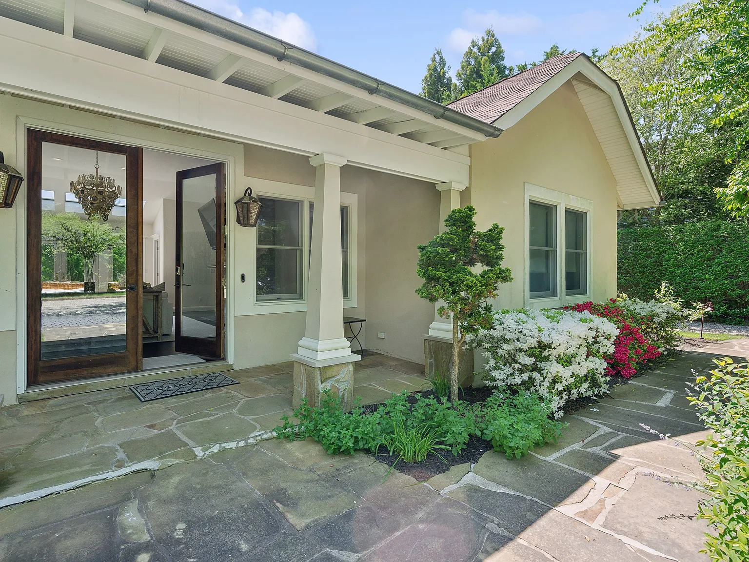 Southampton Village Four Bedroom with Pool and Pool House — Photo 4