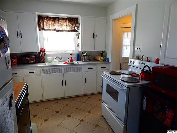 3rd image of 720 Kenwood Ave