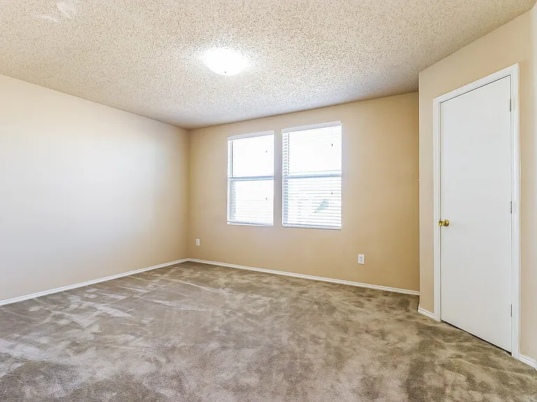 521 Merton Ct — Photo 12