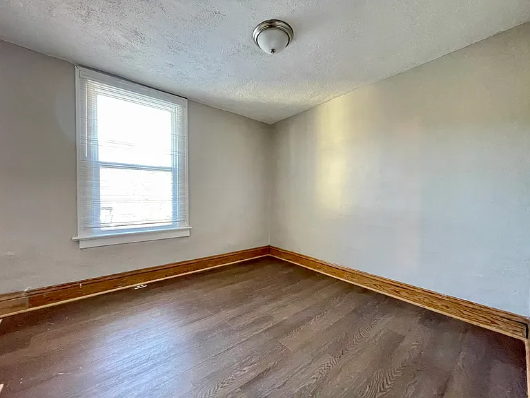 610 W Main St — Photo 7