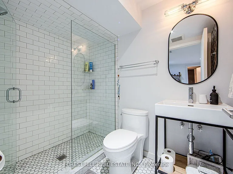 257 Manor Rd E — Photo 33