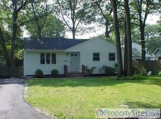 254 Saint Lawrence St, Sayville, NY 11782