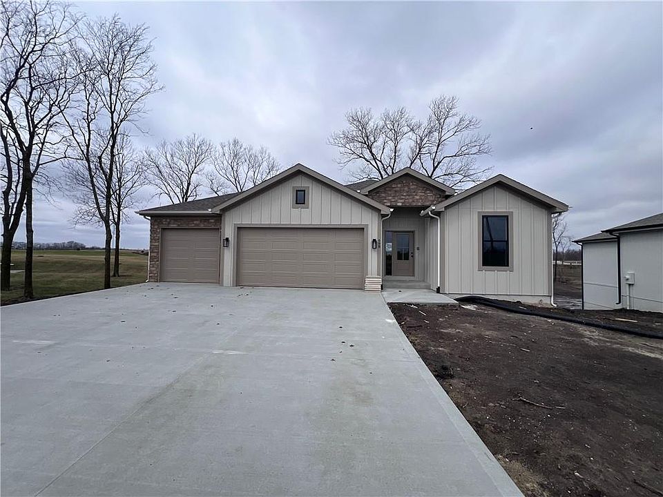 1st image of 698 Salem Rd