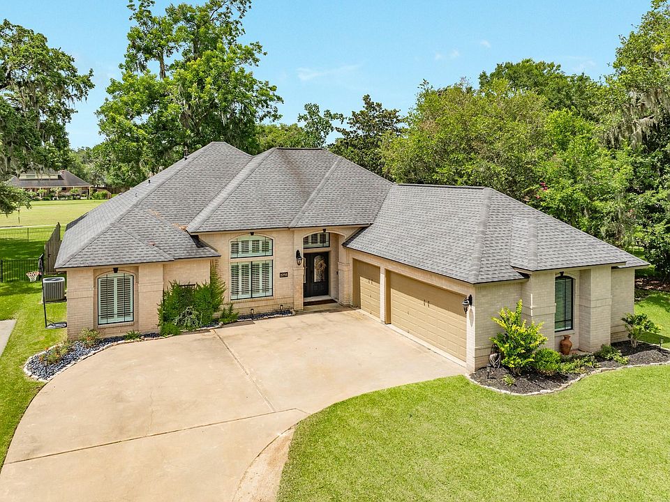 1st image of 2286 Riverside Dr