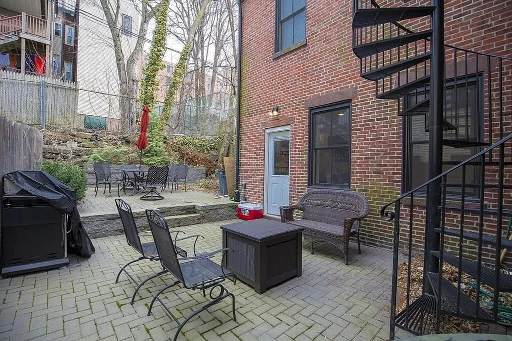 8 Gates Street - 1 — Photo 3