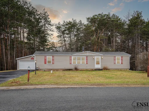 8901 W Suwanee Trl, Howard City, MI 49329