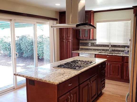 2nd image of 1084 Derbyshire Dr