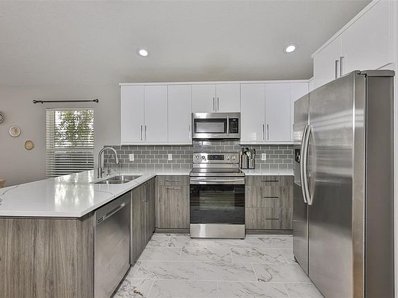 2nd image of 2331 W Chestnut St