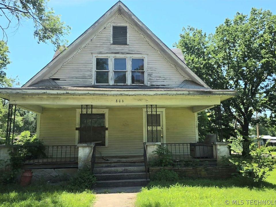 1st image of 806 S Pecan St
