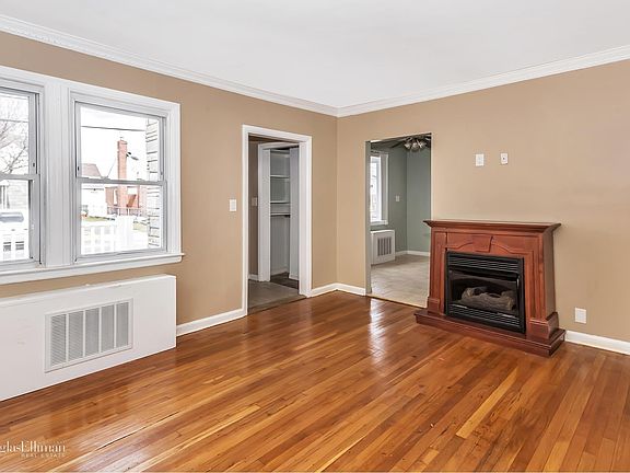 3rd image of 1107 Esther St