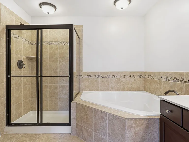 15360 Kensington Park Dr — Photo 20