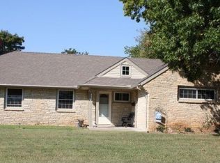 1706 E 12th Ave, Winfield, KS 67156